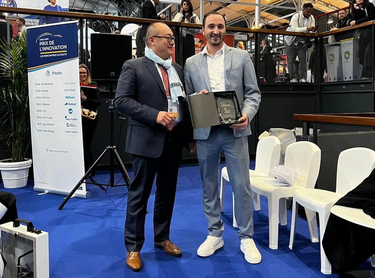 Remise du prix de l'innovation à Dadycar aux Rencontres Flotauto Paris 2025, au Parc de la Villette