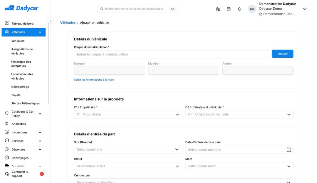 Le haut du formulaire d'ajout de véhicule : Plaque d'immatriculation avec le bouton Trouver, Marque, Modèle et Année grisés, puis Informations sur la propriété avec C1 Propriétaire et C3 Utilisateur du véhicule, puis Détails d'entrée du parc.
