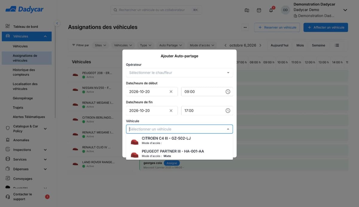 La fenêtre Ajouter Auto-partage une fois les dates saisies : le champ Véhicule est ouvert et propose deux véhicules, chacun avec son mode d'accès