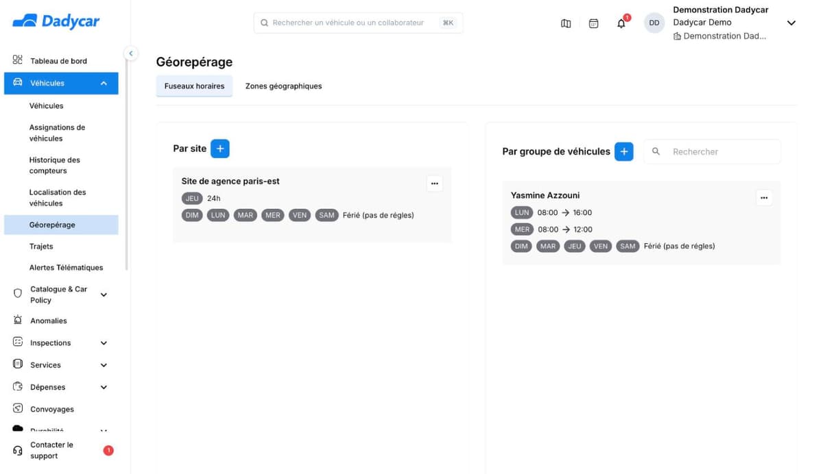 L'onglet Fuseaux horaires : à gauche une règle par site avec ses jours, à droite une règle par groupe de véhicules avec ses heures du lundi et du mercredi, chacune avec son menu