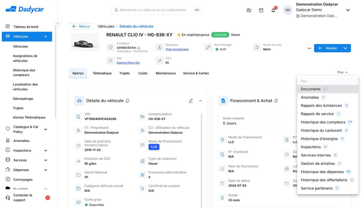 Le menu Plus d'une fiche véhicule, ouvert : Documents, Anomalies 7, Rappels des échéances 3, Rappels de service 1, Historique des compteurs 771, Historique du carburant 5, Historique d'énergies 0, Inspections 0, Services internes 0, Gestion de sinistres 1, Historique des dépenses 132, Historique des affectations 2 et Service partenaire 2.