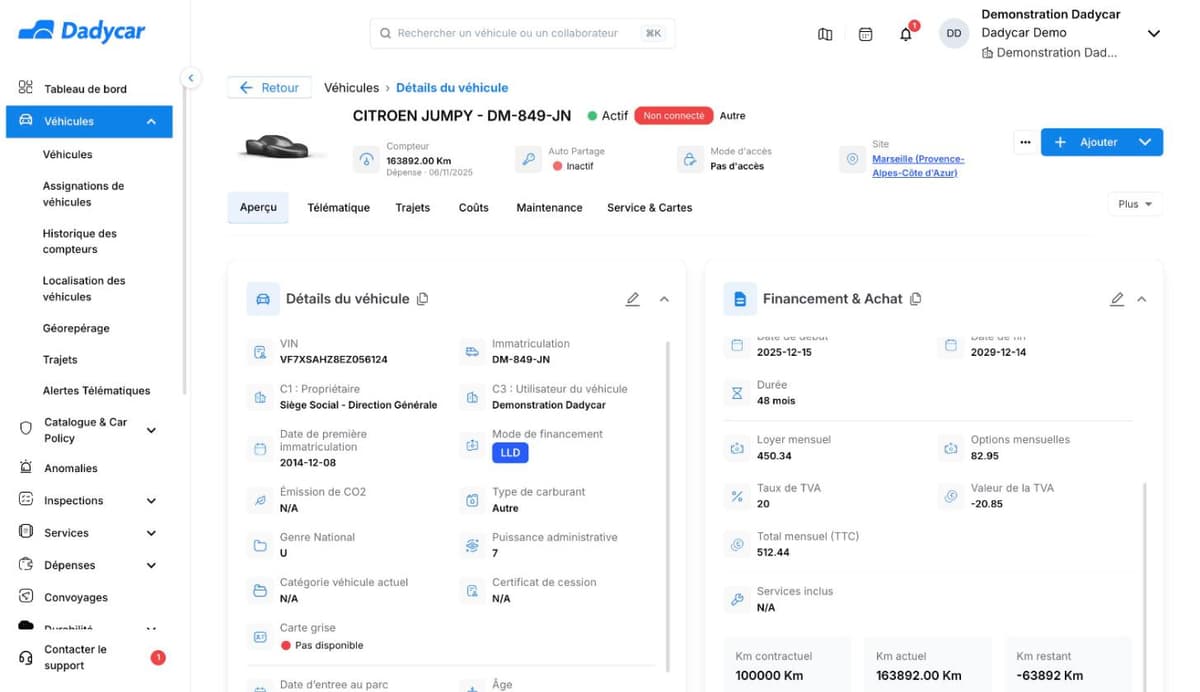 La fiche d'un véhicule en location longue durée : la carte Financement & Achat avec le loyer mensuel, la durée de 48 mois et, en bas, les repères Km contractuel, Km actuel et Km restant