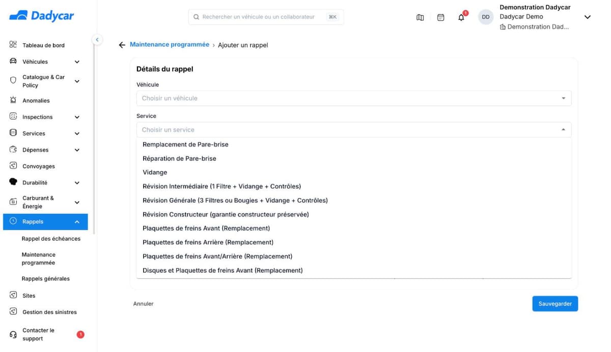Liste Service ouverte dans le formulaire de Maintenance programmée de Dadycar : pare-brise, vidange, révisions, plaquettes de freins